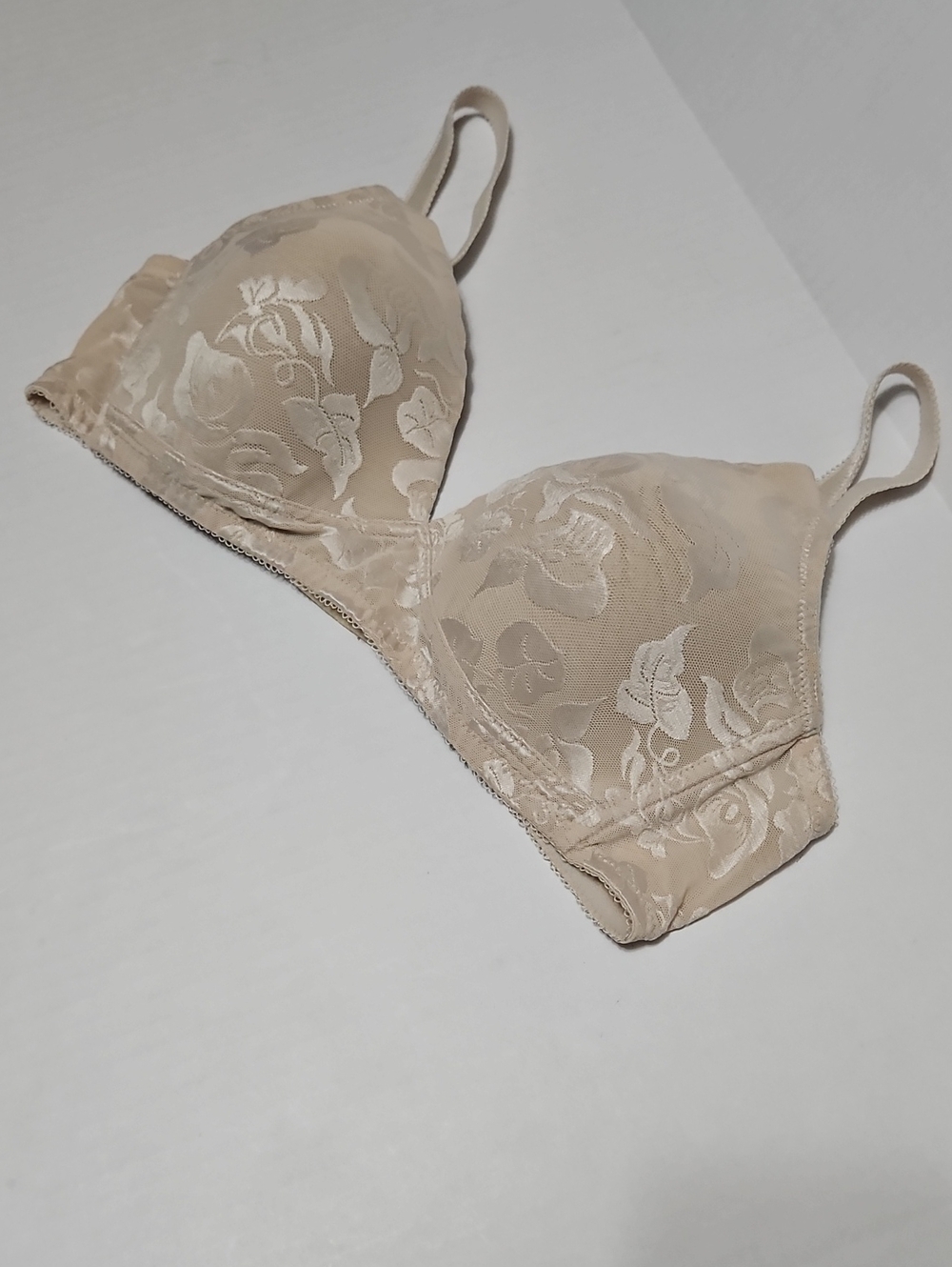 Wacoal Molded Cups Wireless SeamlessFloral Bra - Tan Size 36B